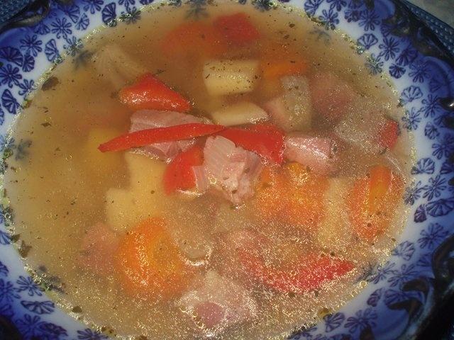 Bors taranesc cu carne afumata