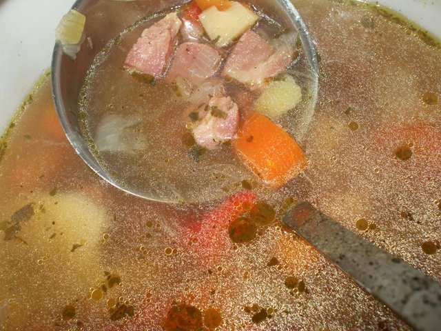 Bors taranesc cu carne afumata