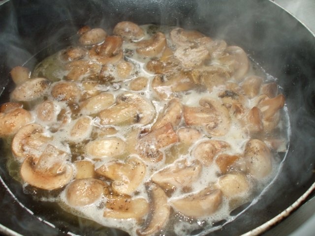 Supa crema de ciuperci cu perisoare