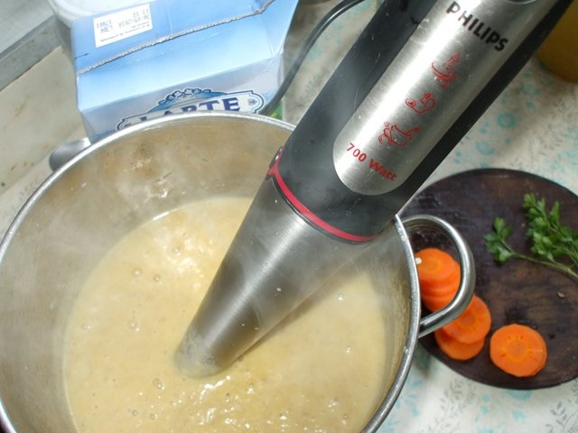 Supa crema de ciuperci cu perisoare