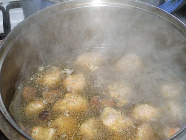 Supa crema de ciuperci cu perisoare