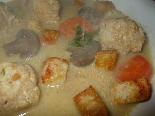 Supa crema de ciuperci cu perisoare