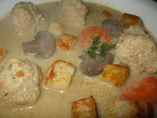 Supa crema de ciuperci cu perisoare