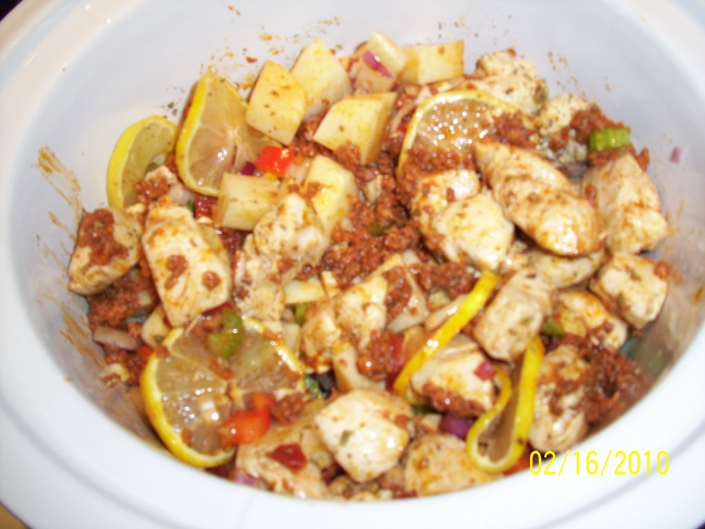 Pui cu carnat piscacios la slowcooker(oala de gatit incet)