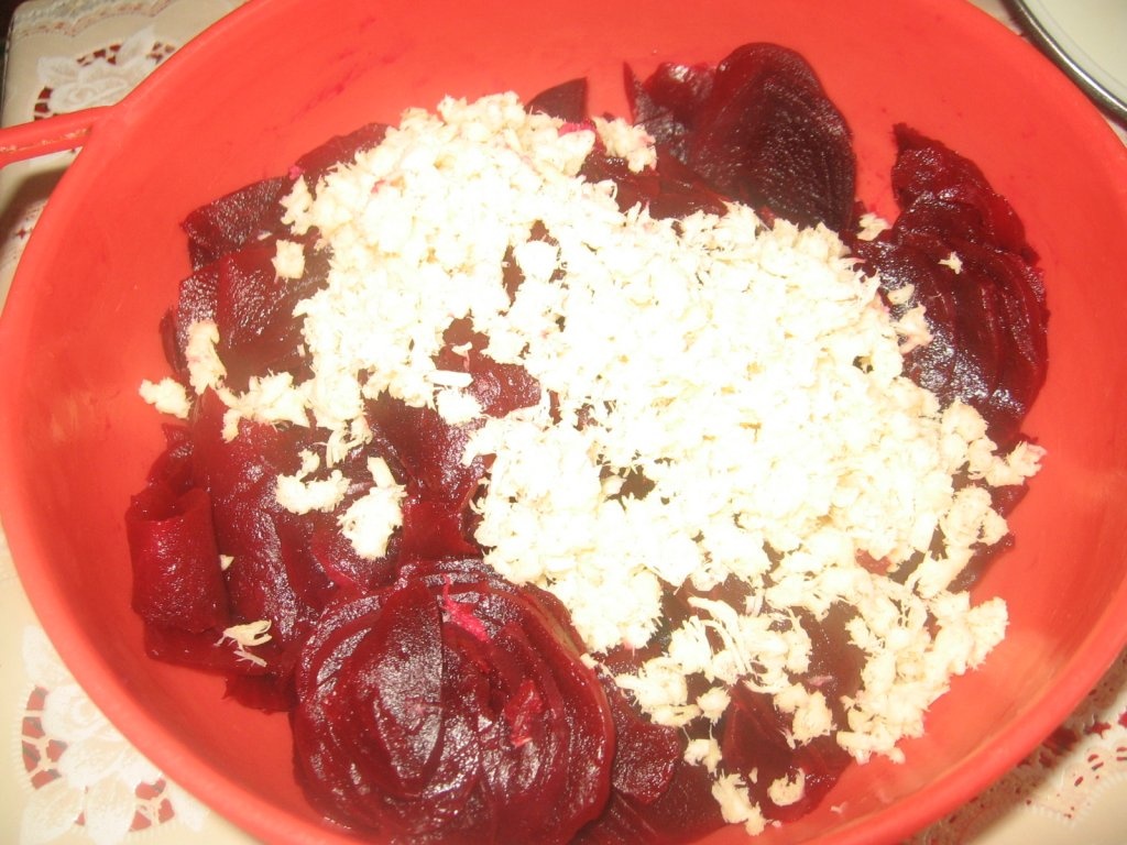 Salata de sfecla rosie