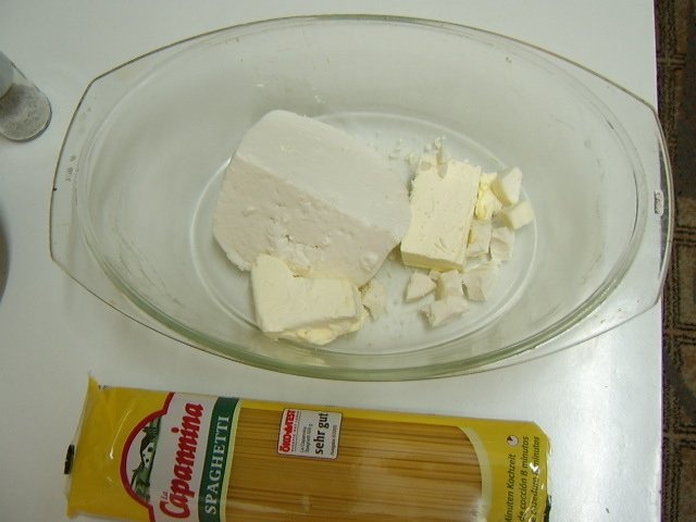 Budinca de spaghetti cu telemea de vaca