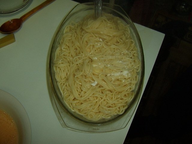 Budinca de spaghetti cu telemea de vaca