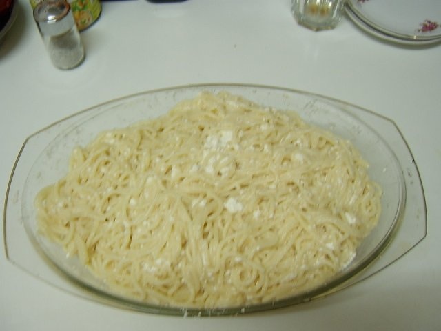 Budinca de spaghetti cu telemea de vaca