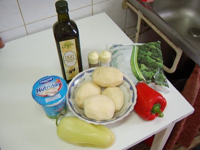 Cartofi cu broccoli si iaurt