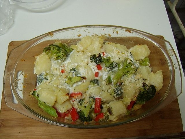 Cartofi cu broccoli si iaurt