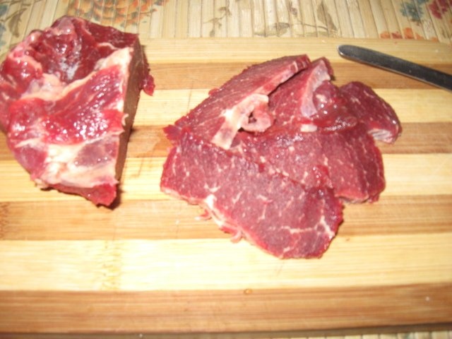 Salata de vitel cu castraveciori acri si maioneza