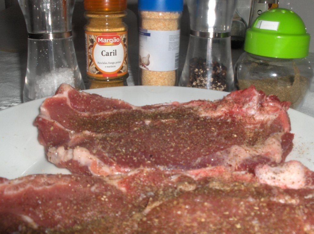 Cotlete de porc in sos de mustar cu pure portughez