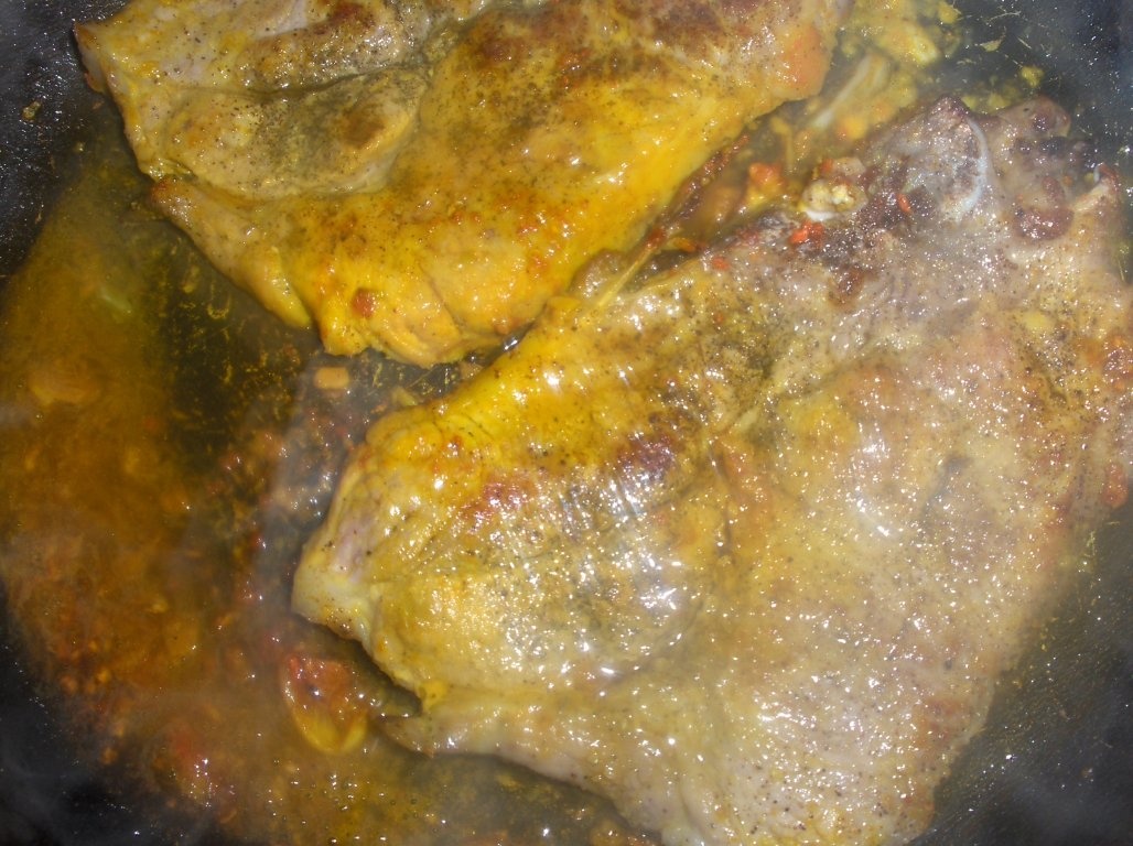 Cotlete de porc in sos de mustar cu pure portughez