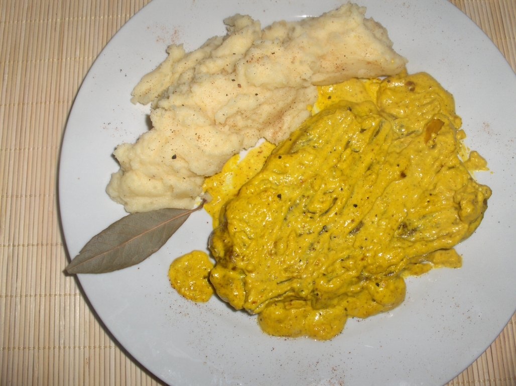 Cotlete de porc in sos de mustar cu pure portughez