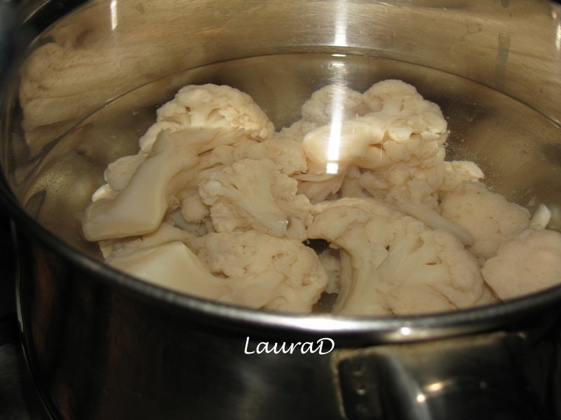 Piure de conopida cu spanac si sos de tomate