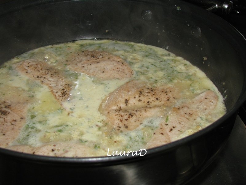 Piept de curcan cu sos cu mustar si tarhon