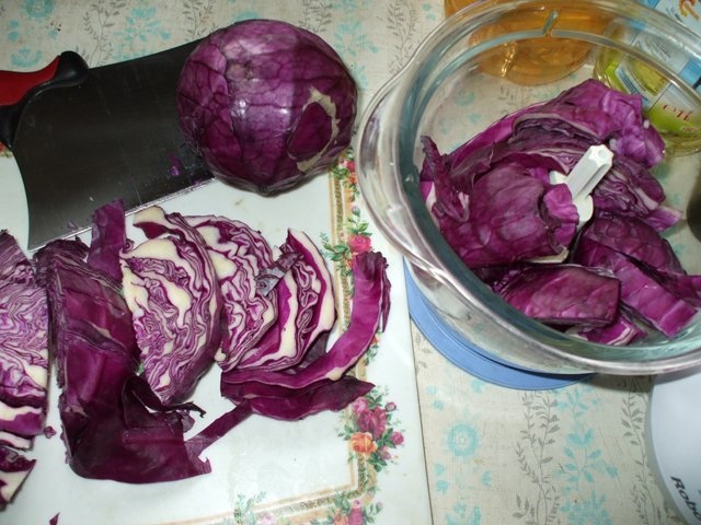 Salata de varza rosie