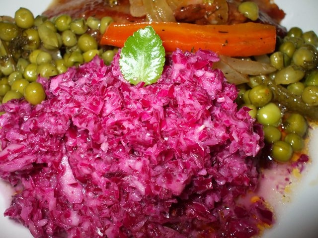 Salata de varza rosie