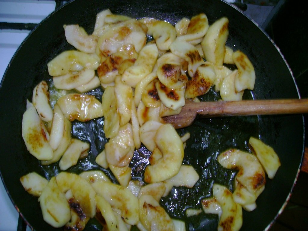 Sos de mere cu busuioc