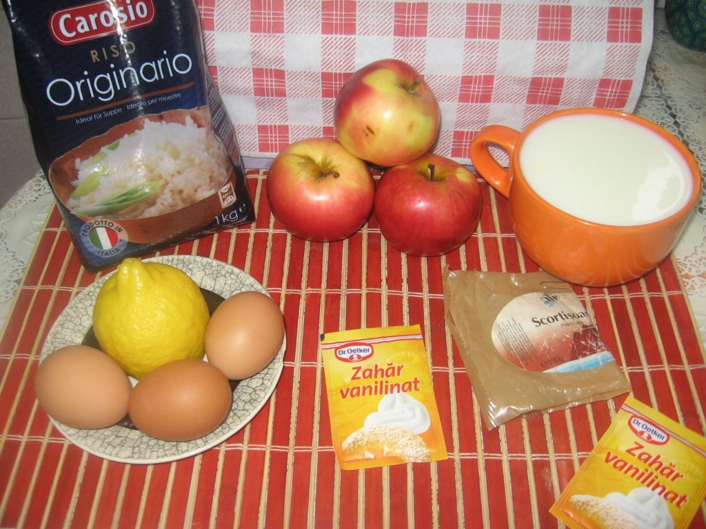 Budinca de orez cu lapte, cu mere si scortisoara