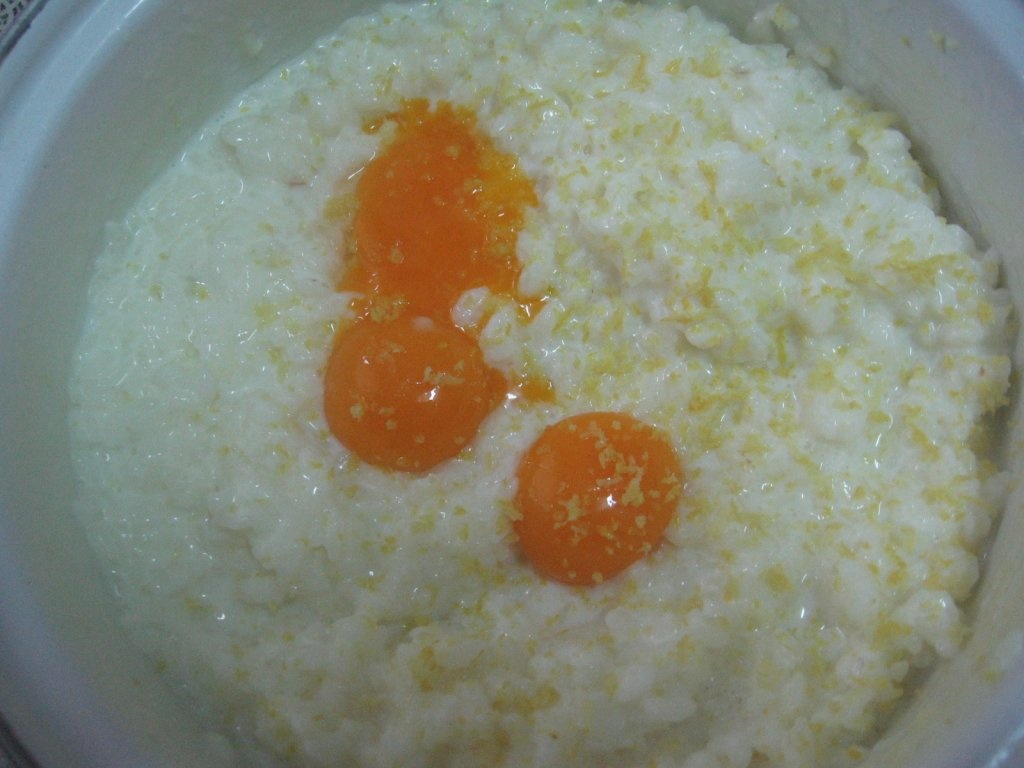 Budinca de orez cu lapte, cu mere si scortisoara