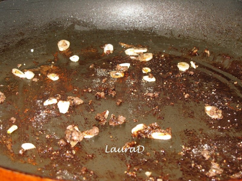 Manzat glazurat cu miere si morcovi copti