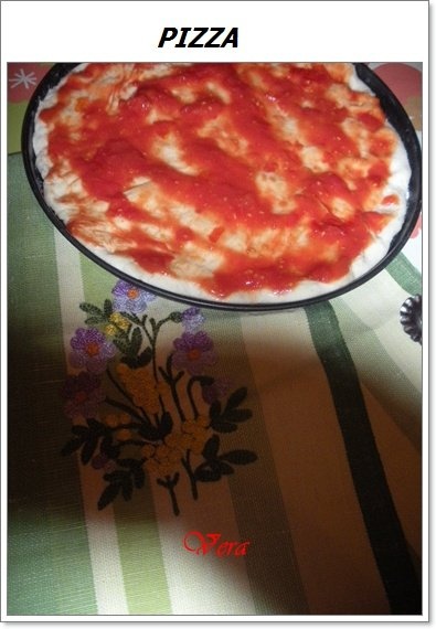 Pizza cu prosciutto  si crenvusti