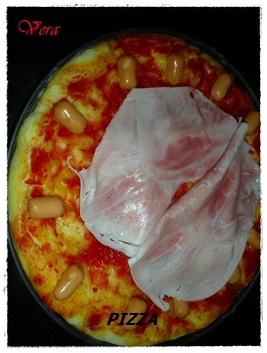 Pizza cu prosciutto  si crenvusti