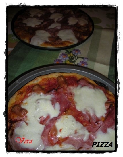 Pizza cu prosciutto  si crenvusti