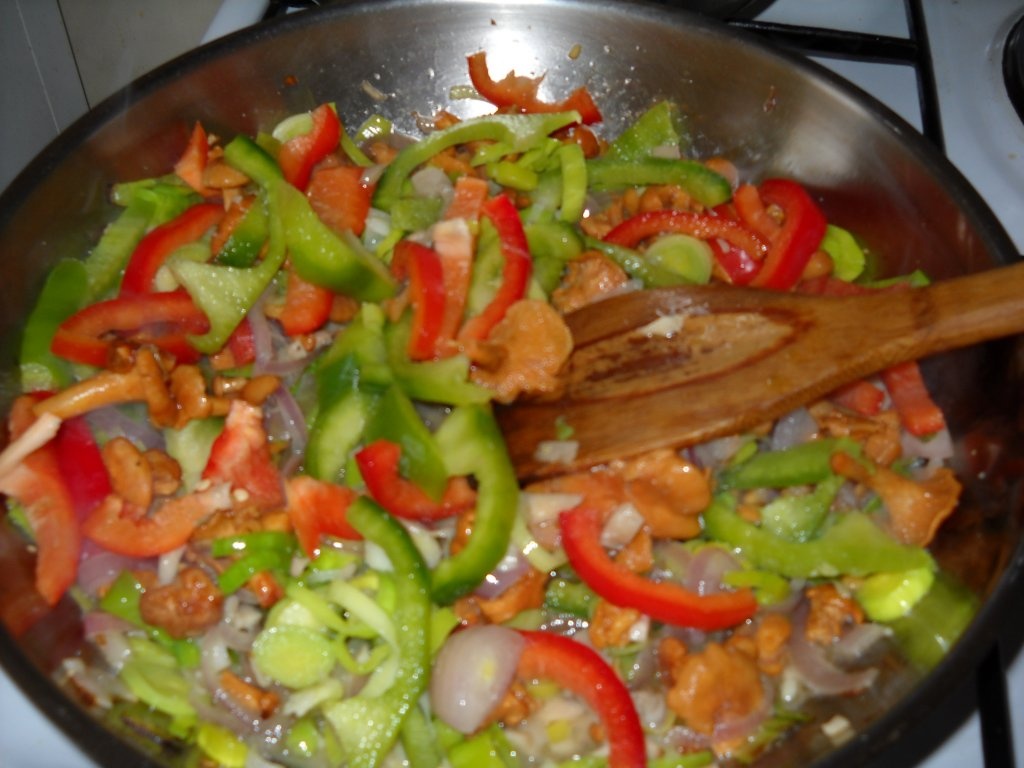 Ciuperci ca la Panseluta si paste fainoase cu garnitura ca la Cely