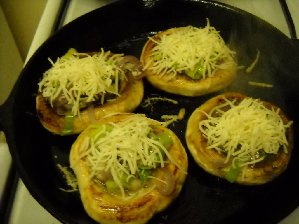 Ciuperci ca la Panseluta si paste fainoase cu garnitura ca la Cely