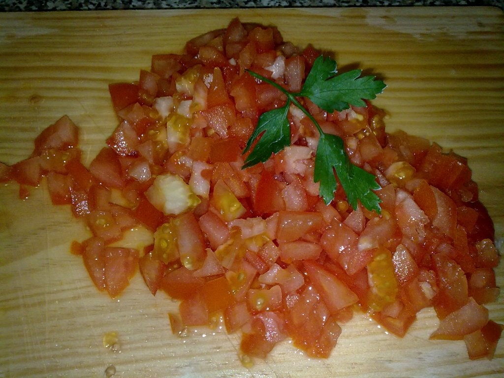 Cuib de cartofi cu aripioare in sos de usturoi