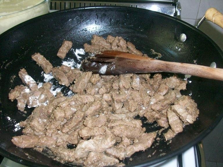 Escalop felii,in sos