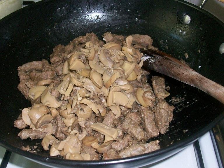 Escalop felii,in sos