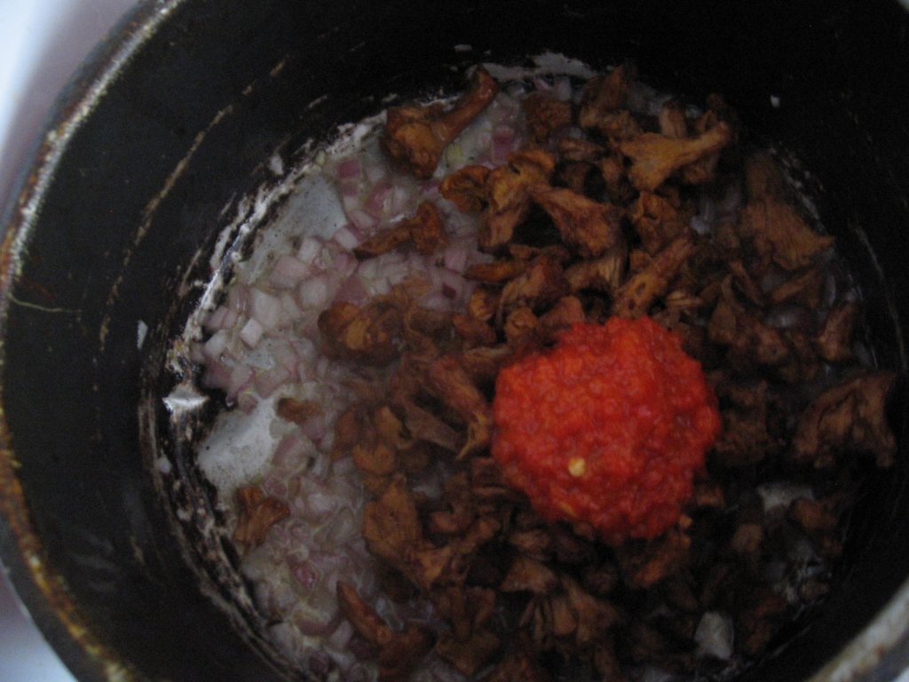 Fasole verde cu ciuperci