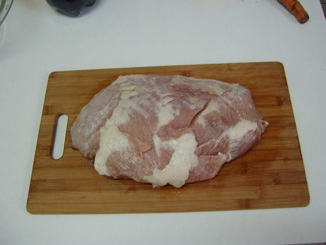 Pulpa de porc la vasul de yena cu piure cu ceapa prajita