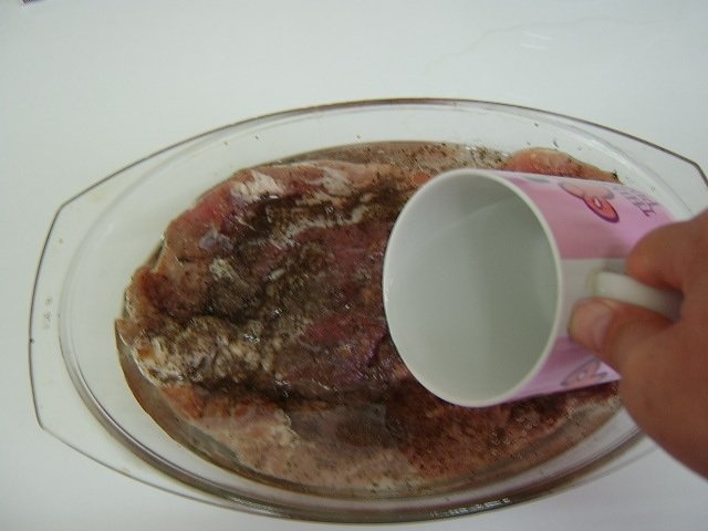 Pulpa de porc la vasul de yena cu piure cu ceapa prajita