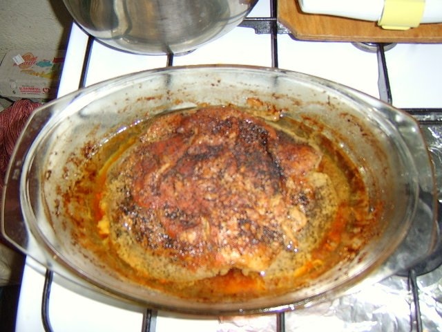 Pulpa de porc la vasul de yena cu piure cu ceapa prajita