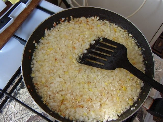 Pulpa de porc la vasul de yena cu piure cu ceapa prajita