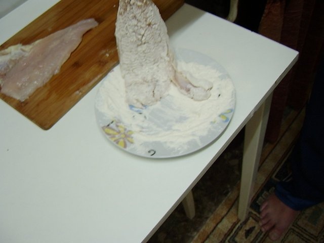 Pangasius prajit cu mujdei si mamaliga la microunde