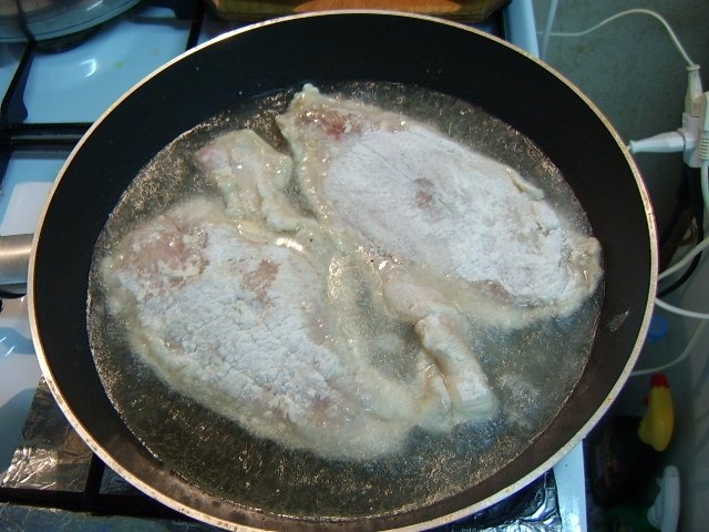 Pangasius prajit cu mujdei si mamaliga la microunde