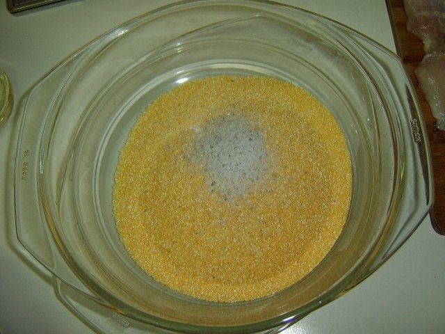 Pangasius prajit cu mujdei si mamaliga la microunde