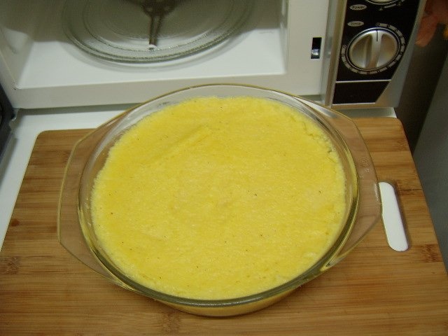 Pangasius prajit cu mujdei si mamaliga la microunde