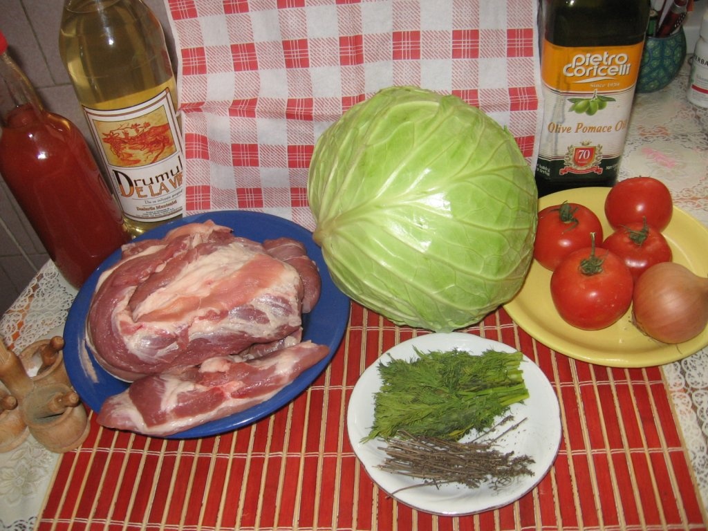 Mancare de varza alba cu carne de porc