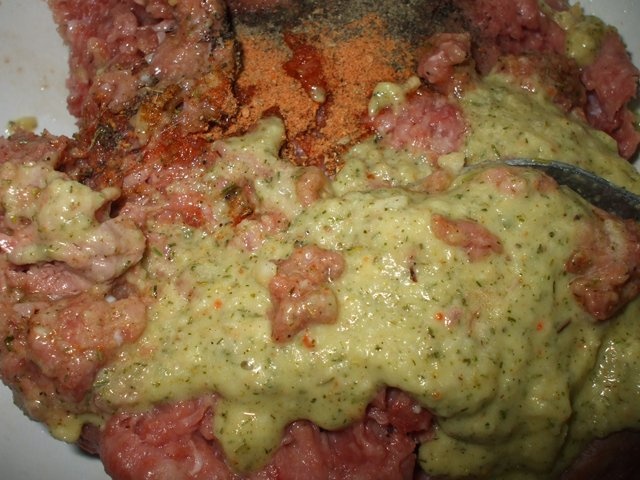 Gratar din carne tocata de curcan cu susan