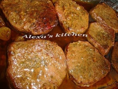 Manzat la tava cu garnitura gratinata