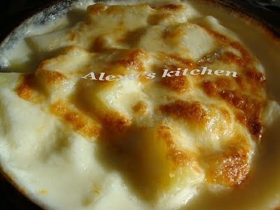 Manzat la tava cu garnitura gratinata