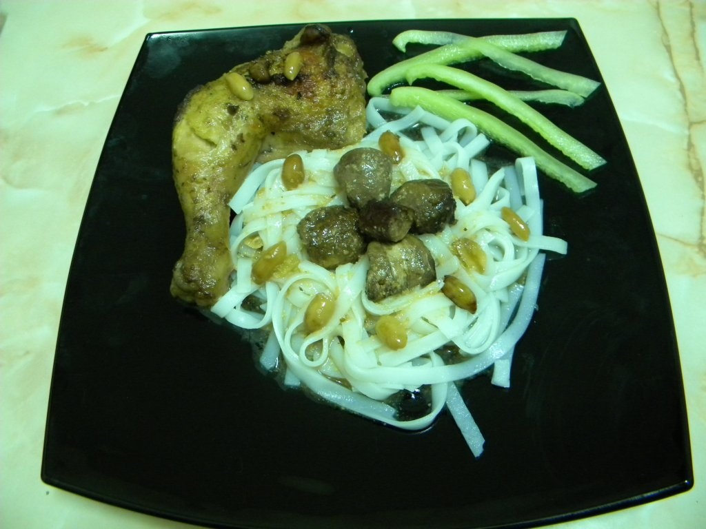 Pulpe de pui cu sos de arahide