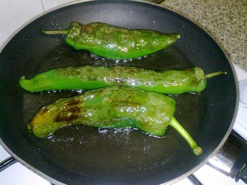 Ardei prajiti in sos de rosii