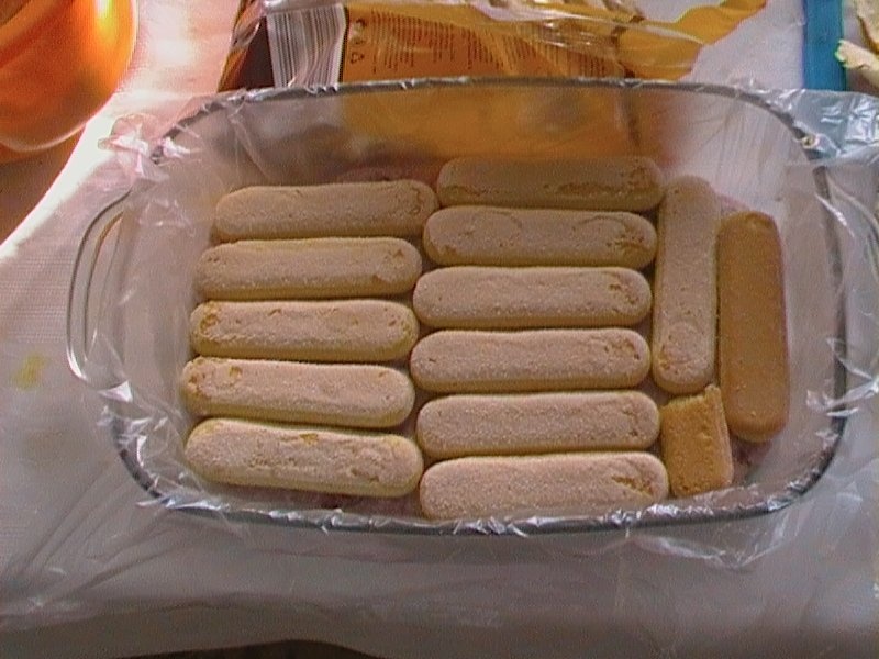 Prajitura cu iaurt si dulceata